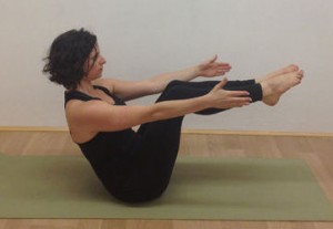 navasana_boat_pose_knees bent