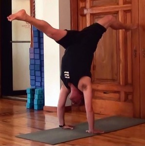 Psoas and Iliacus Stretch Handstand Split